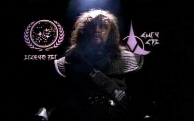 Screenshot aus Star Trek mit klingonischen Schriftzeichen